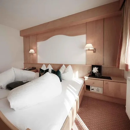 Garni Rustica Hotel 3*