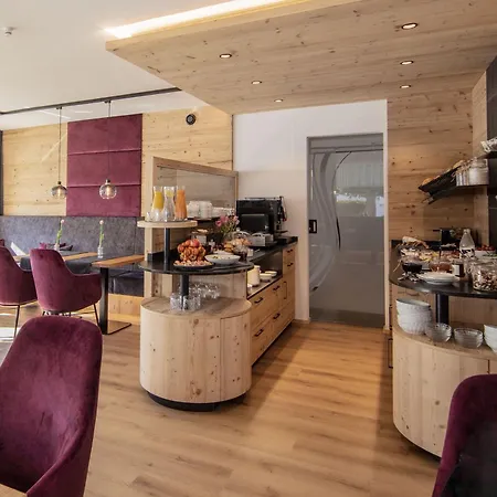 Rustica Alpine Hotel 3*